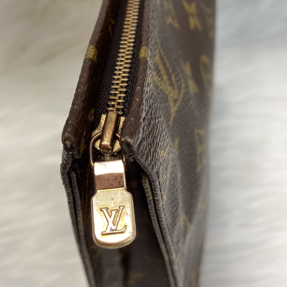 Louis Vuitton Monogram Toiletry Pouch 26 - Picture 4 of 9